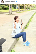かとうれいこ、スポーティな装いのビーチショット　※「かとうれいこ」インスタグラム