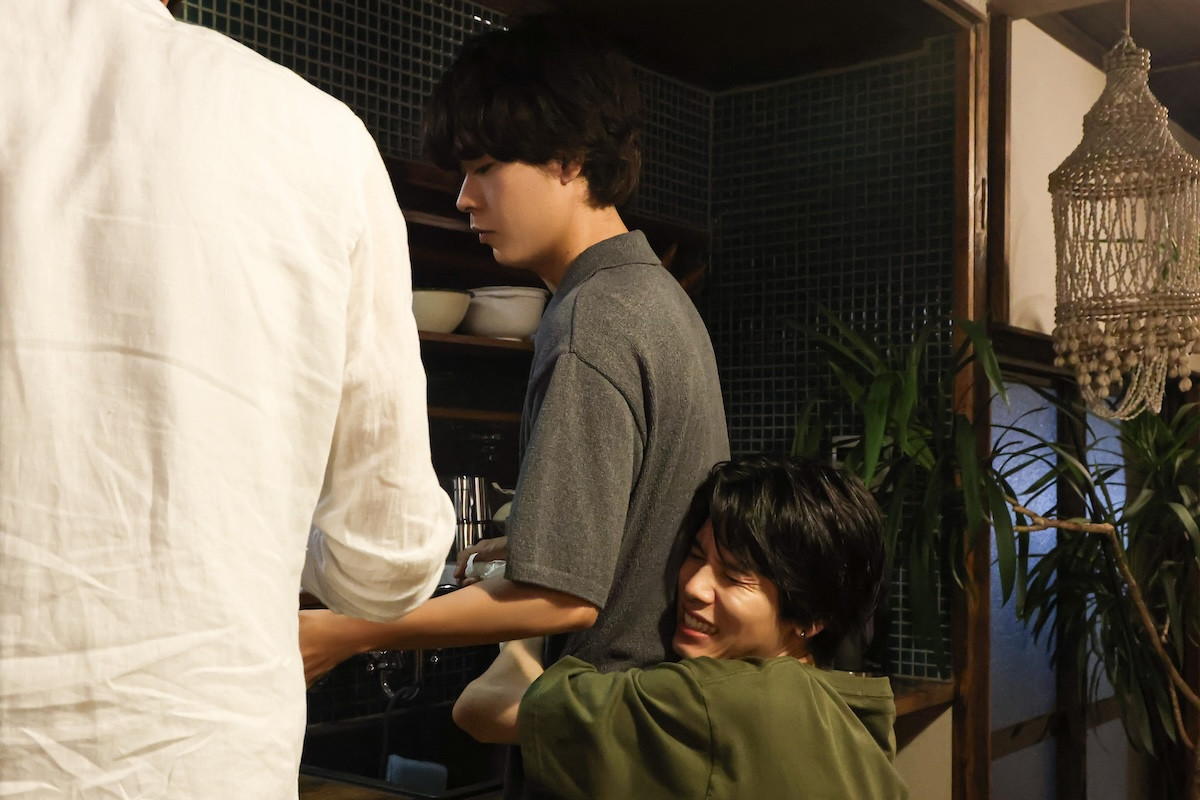 『初恋DOGs』第7話　“愛子”清原果耶、母を交えて“快”成田凌＆“ソハ”ナ・イヌと夕食を囲む