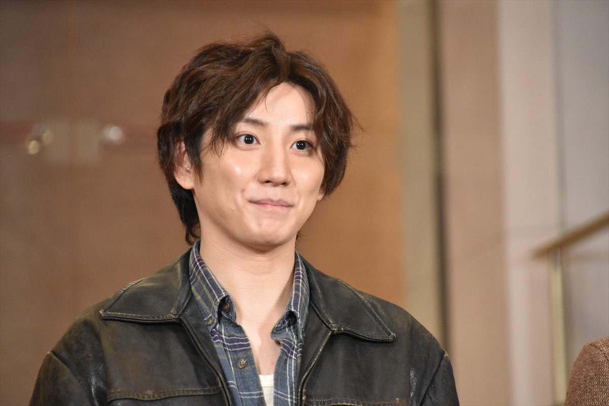 京本大我「心が折れかけた」ミュージカル『Once』ギター稽古を振り返る　SixTONESメンバーの前でゲリラ演奏も