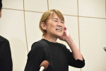 「大山のぶ代さんを偲ぶ会」に参列し、囲み取材に応じる山田邦子