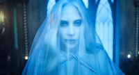 レディー・ガガ演じるロザリン・ロットウッド　ドラマシリーズ『ウェンズデー』シーズン2場面写真