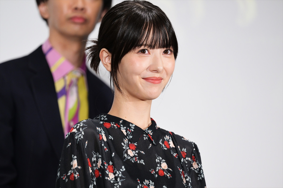 三谷幸喜、25年ぶりフジ連ドラ手掛け笑顔で「ただいま」　主題歌を手掛けるYOASOBIを絶賛