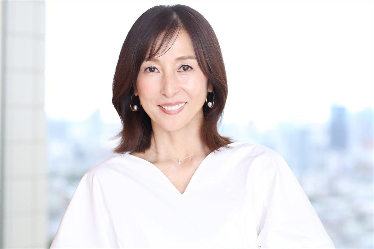 かとうれいこ56歳、水着でも魅せる“27年ぶりの写真集”　年齢を重ねることには「日々マイペースに抗ってる」