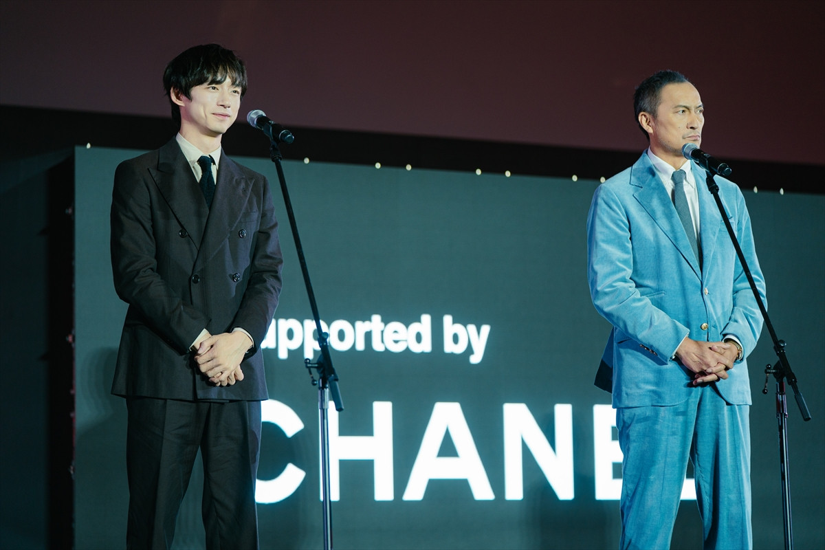 坂口健太郎＆渡辺謙、『盤上の向日葵』で釜山国際映画祭に登場　舞台挨拶で韓国語も披露