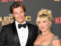 ミリー・ボビー・ブラウンとジェイク・ボン・ジョヴィが結婚1周年をお祝い