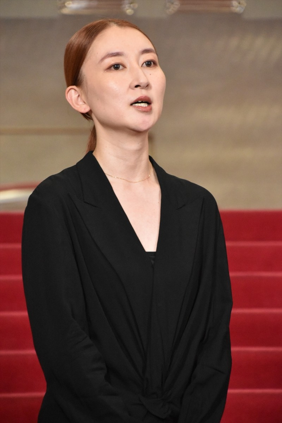 京本大我「心が折れかけた」ミュージカル『Once』ギター稽古を振り返る　SixTONESメンバーの前でゲリラ演奏も