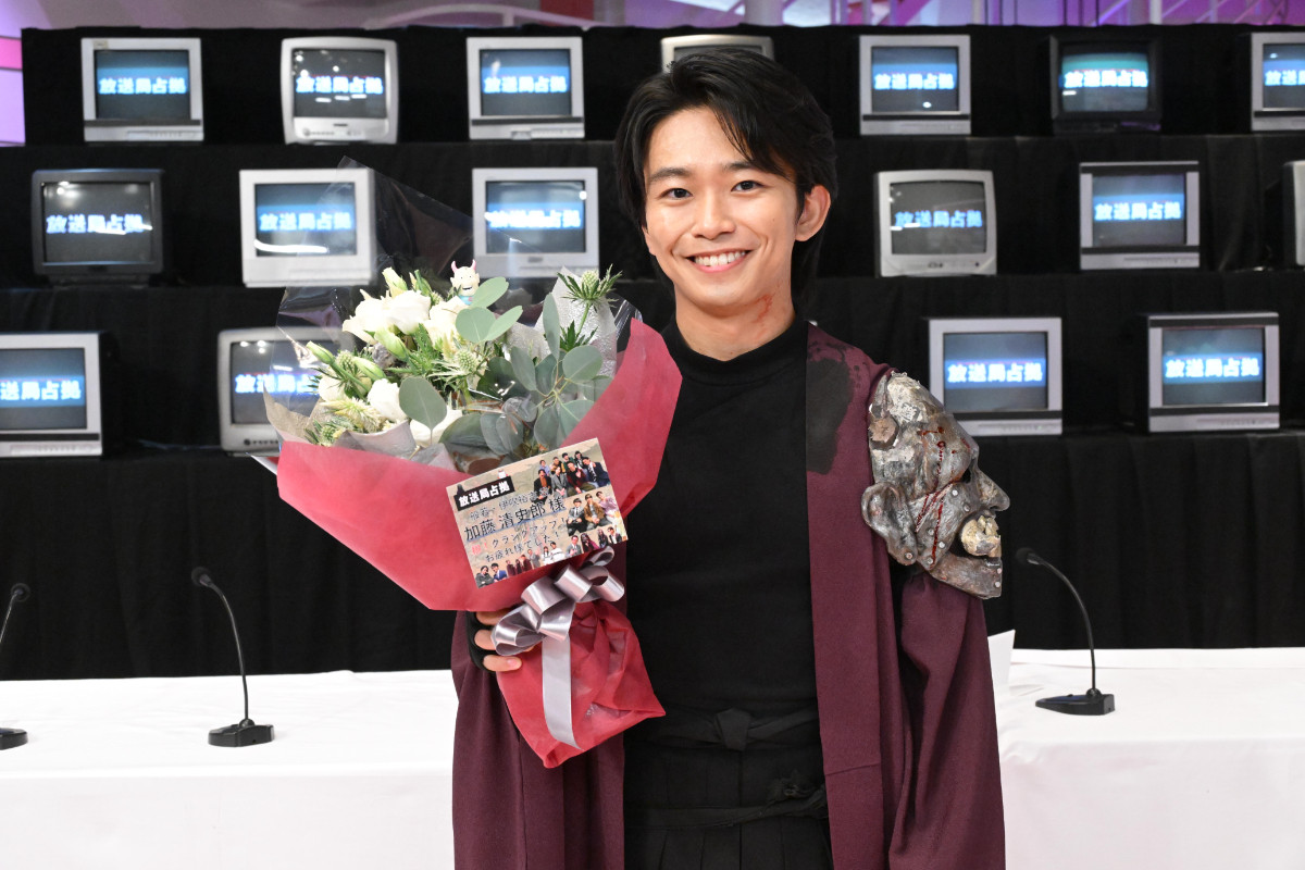 櫻井翔＆比嘉愛未、“夫婦”そろって『放送局占拠』がクランクアップ！　「次の機会がある時は同じ現場で！」