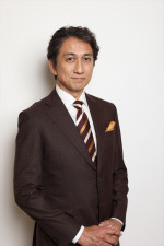 ドラマ『ESCAPE　それは誘拐のはずだった』に出演する神尾佑（霧生忍役）