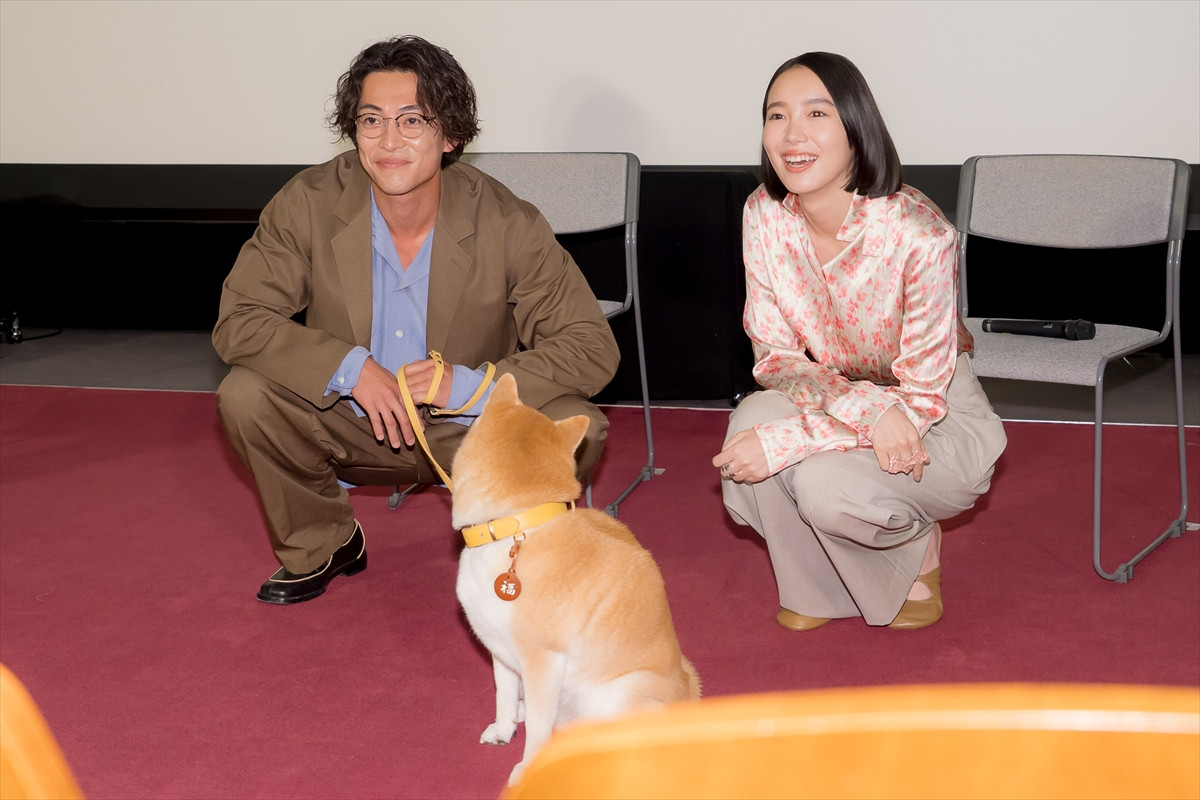大東駿介＆飯豊まりえ、犬とのドラマ撮影で感じたこと「芝居を教えてもらいました」
