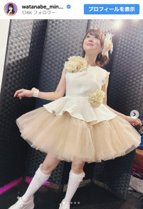 渡辺美奈代、バースデーライブのミニ丈ドレスで美脚あらわ　※「渡辺美奈代」インスタグラム