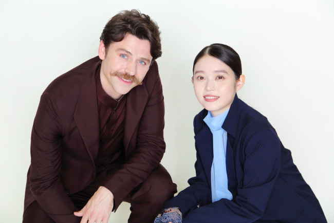 （左から）トミー・バストウ、高石あかり