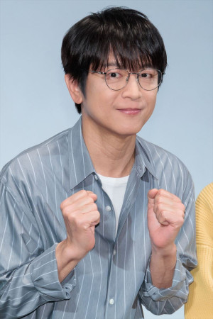 ドラマ『ぼくたちん家』第1話完成披露試写会トークイベントに出席した及川光博