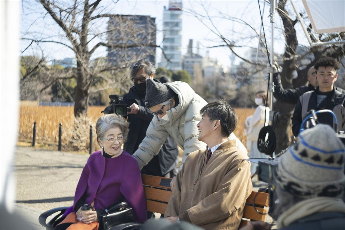 タクシー運転手役の木村拓哉、本番の運転も一発OK！ 『TOKYOタクシー』メイキング写真＆現場レポート到着