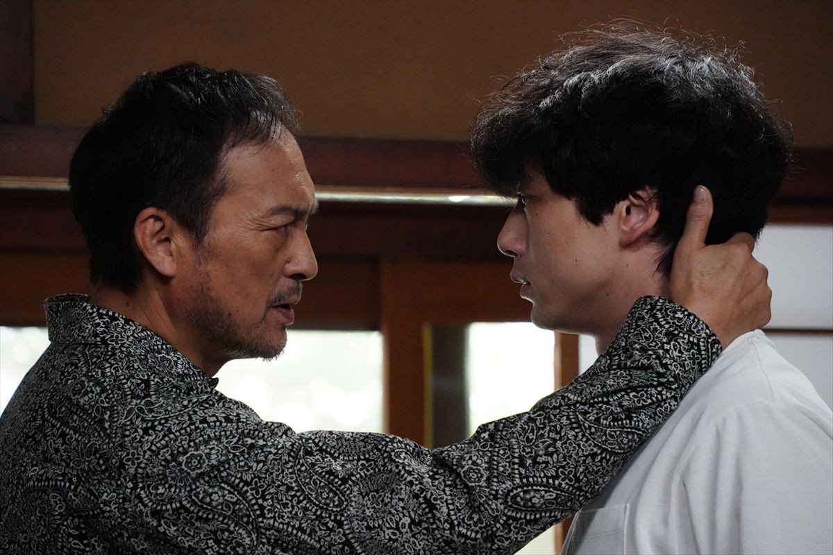 『盤上の向日葵』坂口健太郎vs渡辺謙、魂の激突! 静寂の中で火花散る対局、本編映像解禁