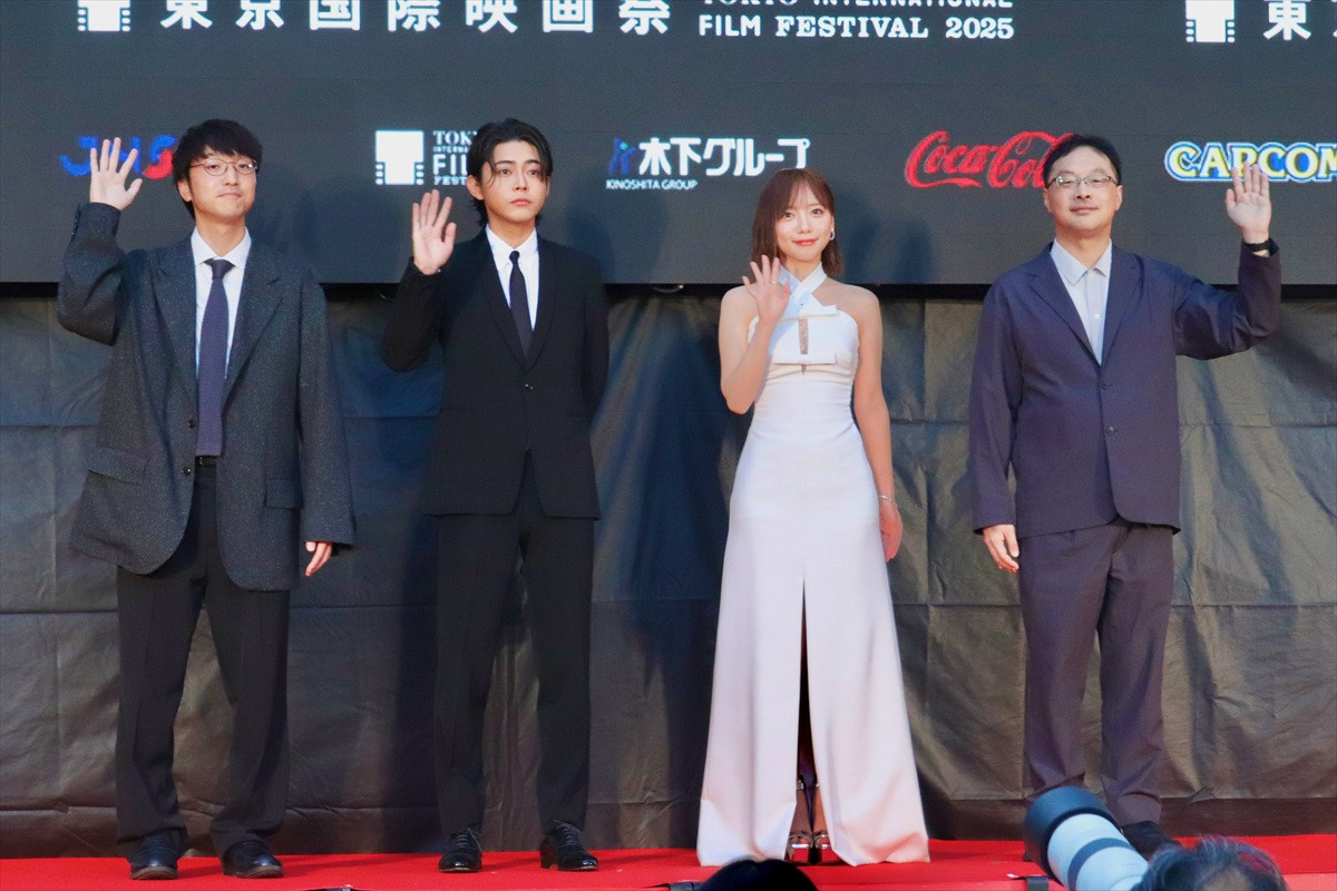 齊藤京子、胸元シースルーの純白ドレスで登場<第38回東京国際映画祭>