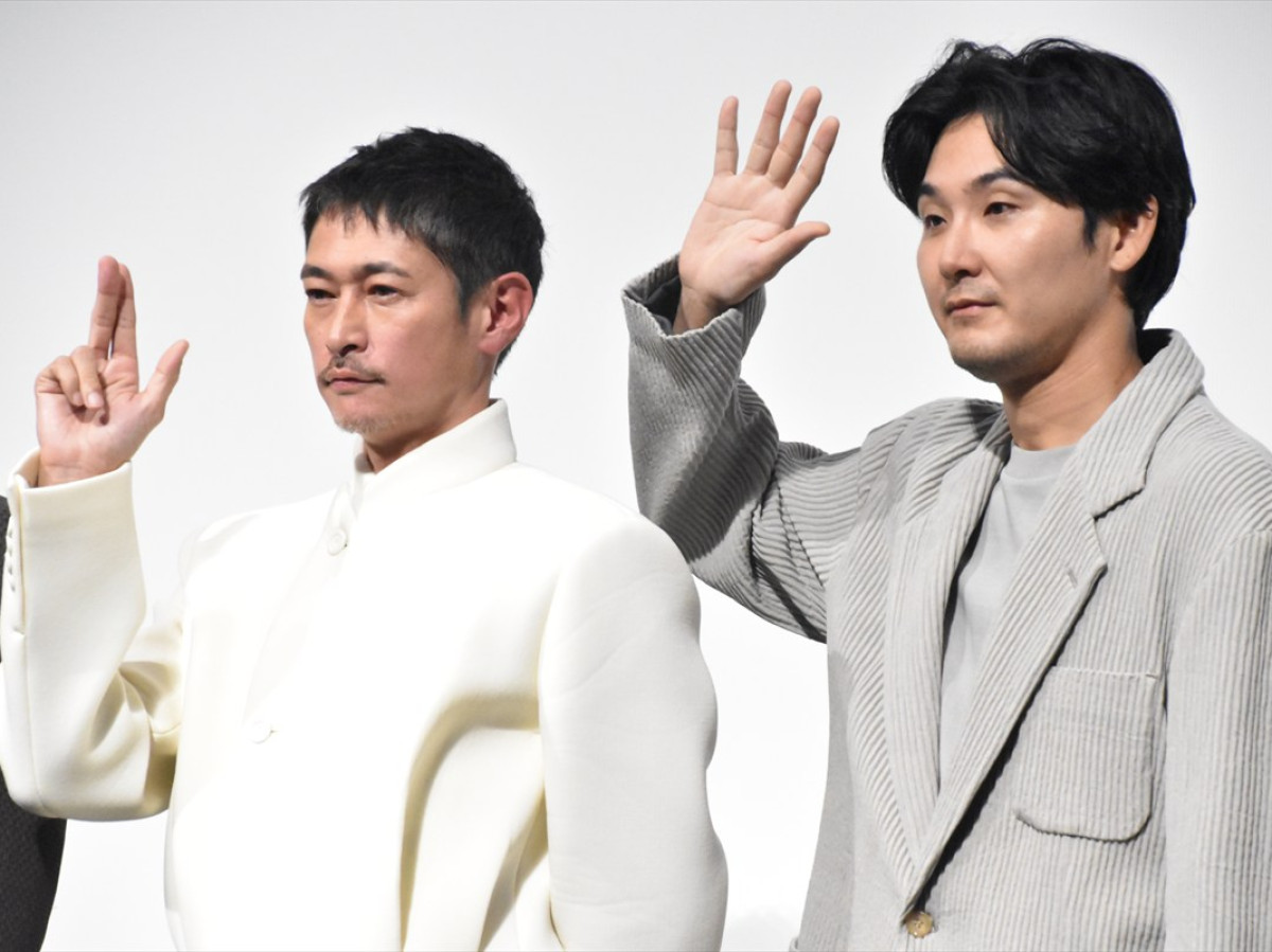 映画 『次元を超える』Dolby Atmos 完成披露試写会舞台あいさつに出席した（左から）窪塚洋介、松田龍平