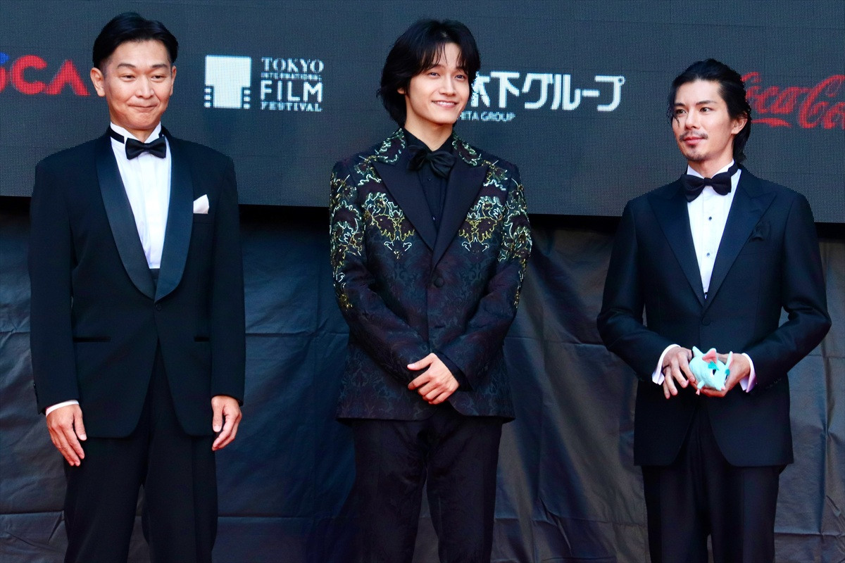 佐野晶哉、華やかなセットアップコーデで登場<第38回東京国際映画祭>