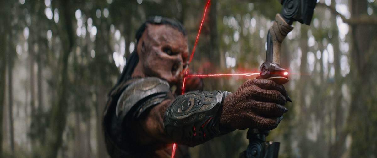 『プレデター:バッドランド』本編映像も収録! キャスト&スタッフが特別映像で熱く語る