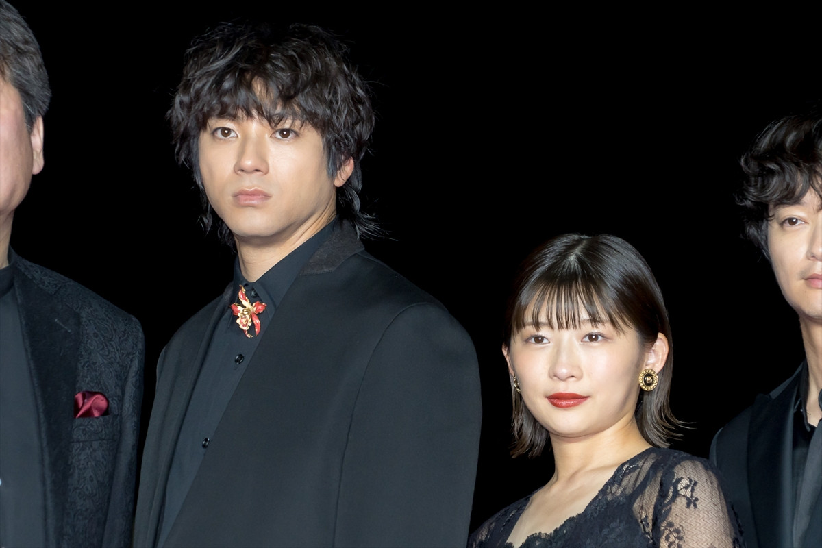 渡部篤郎、舞台挨拶で涙　佐藤二朗「いきなり泣き出すからびっくりしちゃった」