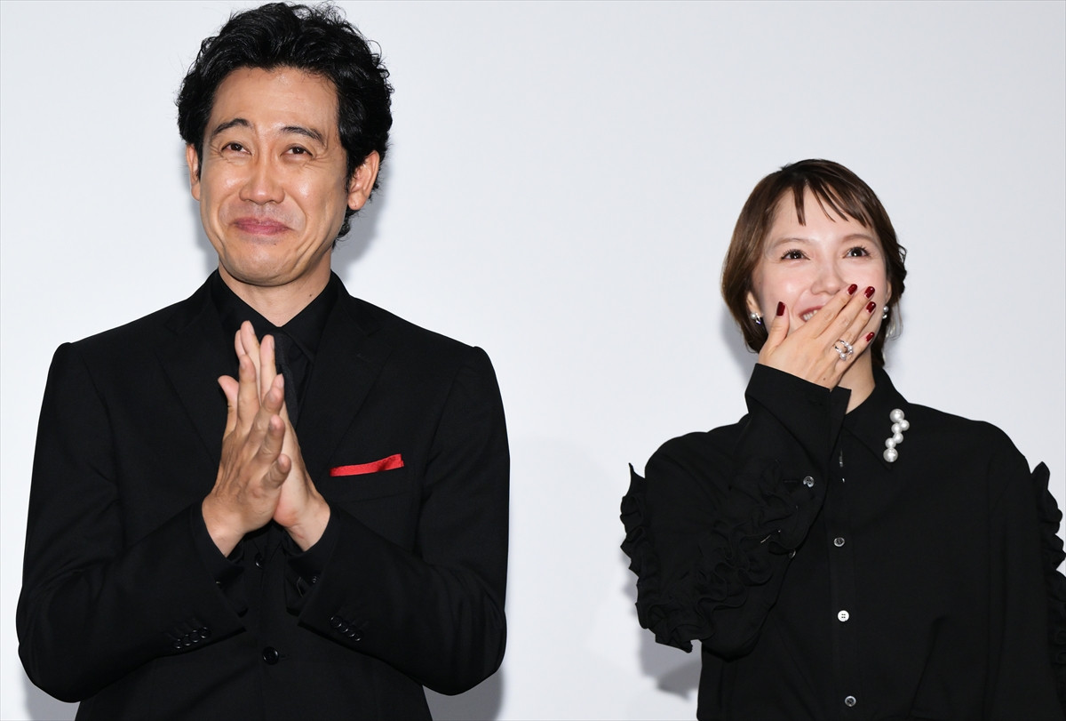 宮崎あおい、夫役の大泉洋に絶賛され照れ笑い「本当に可愛いです」