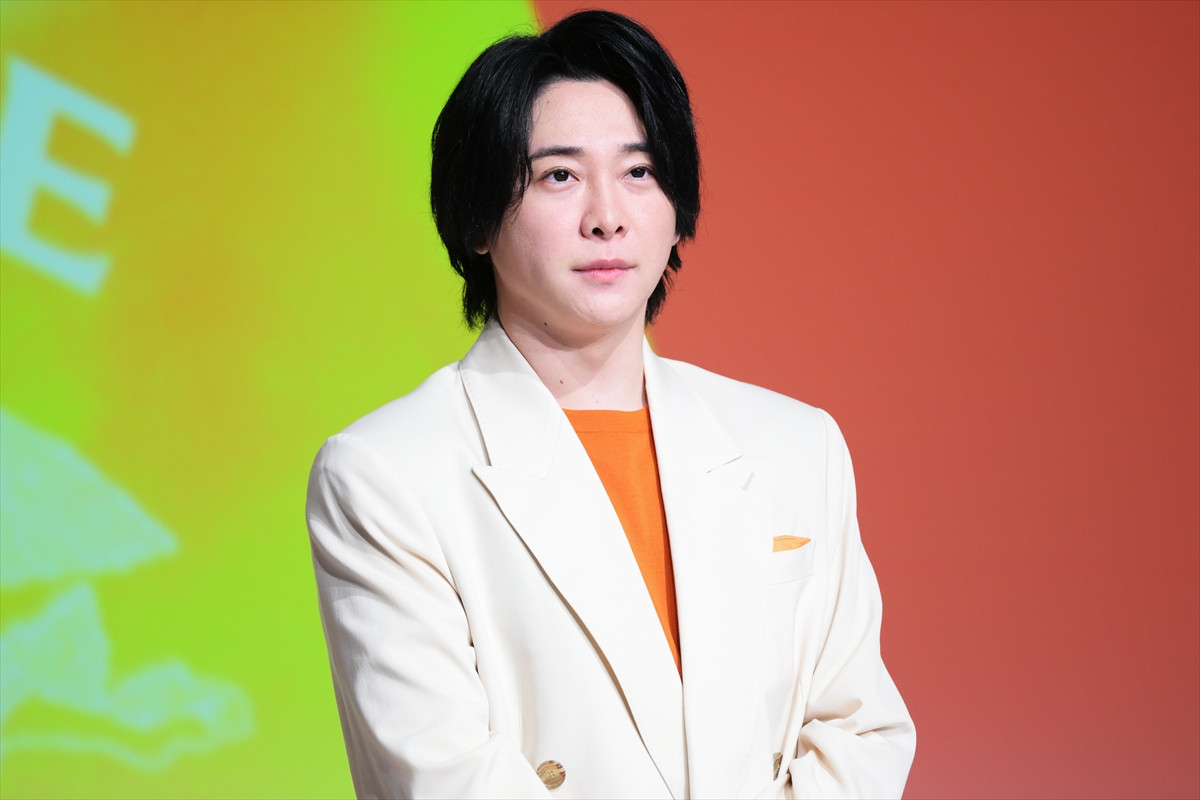 浜辺美波、酒類CM初出演に喜び　ビールの感想には鈴木亮平がいじり「シャンシャン!?」