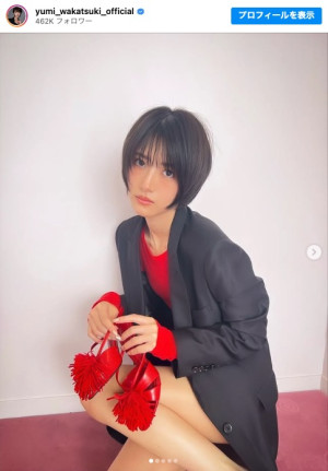 『若月佑美デビュー15周年記念カレンダー2026』のオフショット ※「若月佑美」インスタグラム