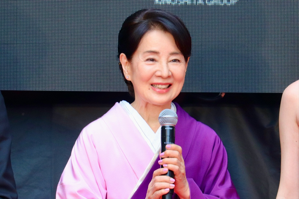 吉永小百合は美しい着物姿&のんはタイトな大胆ドレスで登場<第38回東京国際映画祭>