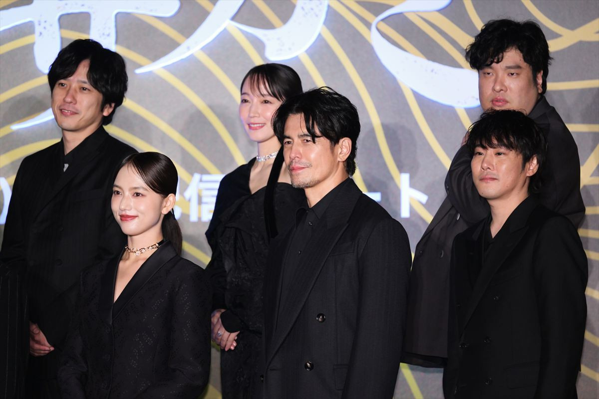 岡田准一、殺陣で怪我した直後にロケハン　鉄人ぶり明かされ照れ笑い