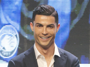 クリスティアーノ・ロナウド、婚約者はダイヤのサイズなど気にしない