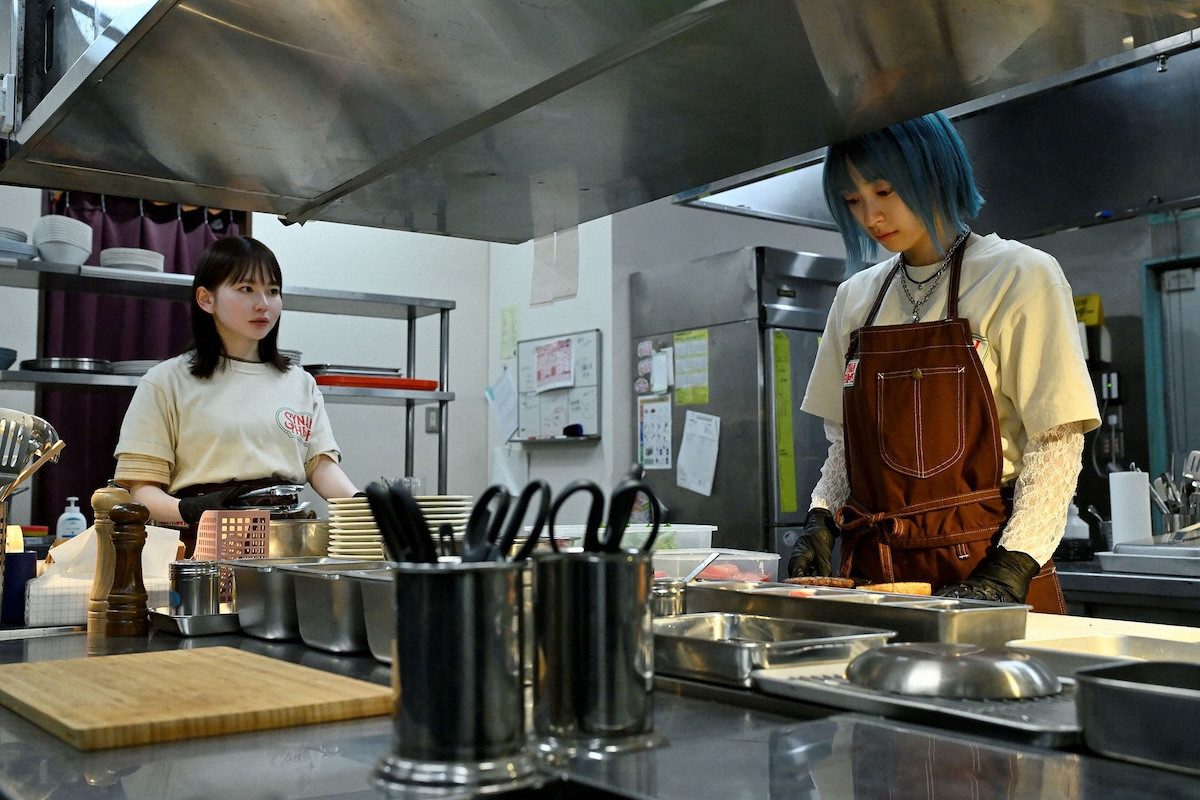 『シナントロープ』第9話　“都成”水上恒司＆“水町”山田杏奈、全品半額イベントで店が大忙し