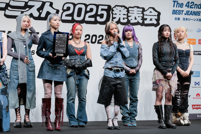 HANA、「第42回ベストジーニスト2025」授賞式に登場