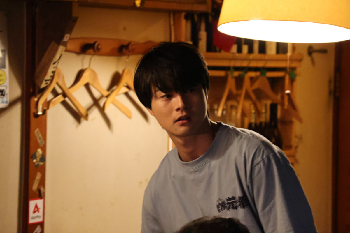 『ESCAPE』第5話　“大介”佐野勇斗、“斎藤”飯田基祐の死を知りショックを受ける