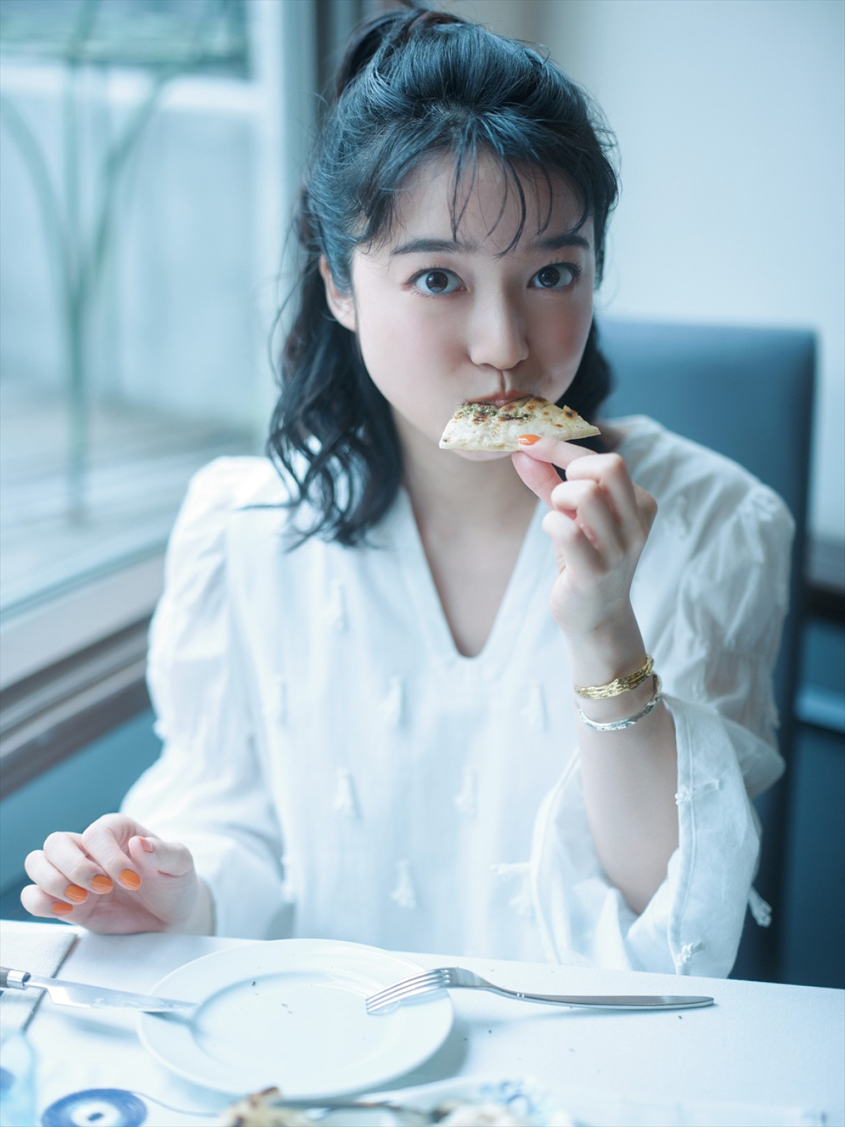 上白石萌音の「メンズノンノ」グルメ連載がフォトエッセイ集として書籍化！　26年5.26発売決定