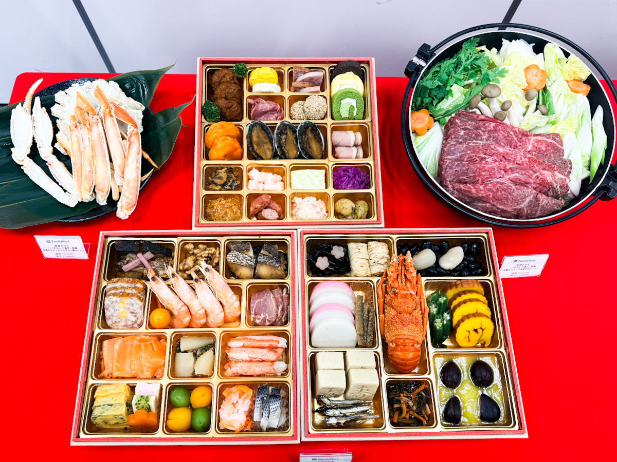 ファミマ、注目の贅沢おせちを食べてみた! 豪華すき焼き肉セットから“背徳鍋”まで一挙お披露目<試食レポ>