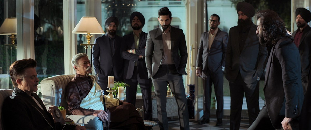 賛否両論を呼んだインドのバイオレンス・アクション『ANIMAL』、来年2月13日公開決定　ポスタービジュアルと場面写真が解禁