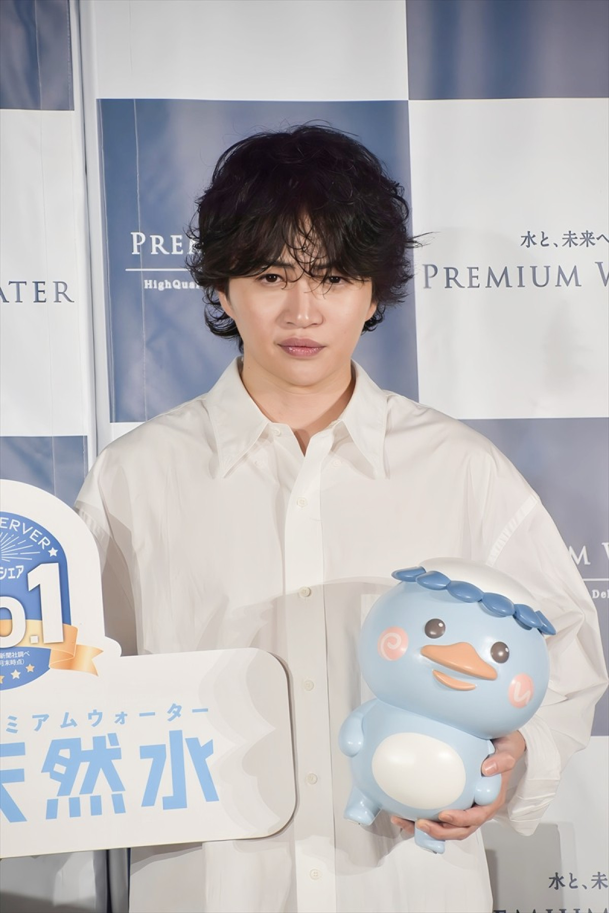 菊池風磨、美しい肌の秘訣は“生”　プレミアムウォーター「生天然水」アンバサダー就任