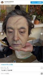 模型と分かってもちょっと怖い！　ムロツヨシの生首　※「ムロツヨシ」インスタグラム