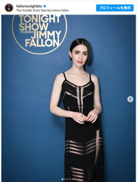 リリー・コリンズの大胆カットアウトドレス姿　※『ザ・トゥナイト・ショー・スターリング・ジミー・ファロン』インスタグラム