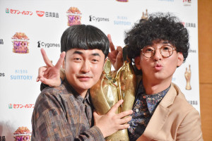 『M‐1グランプリ2025』決勝・優勝者記者会見に登壇したたくろう（左から）赤木裕・きむらバンド