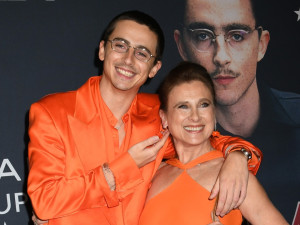 ティモシー・シャラメ、今度は母とオレンジコーデ