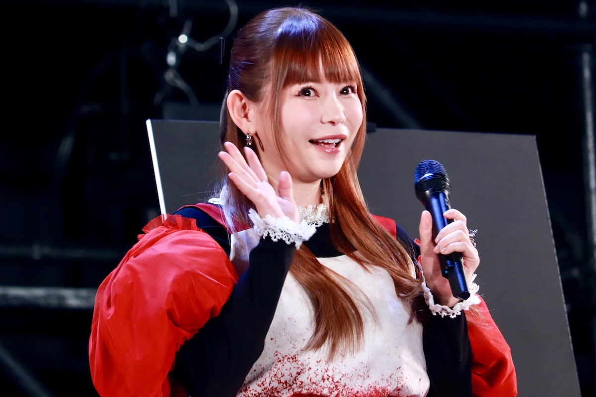 中川翔子、“血しぶきドレス”で出産後初の公の場　ホラー映画と乗り切る“子育て術”明かす＜東京コミコン2025＞