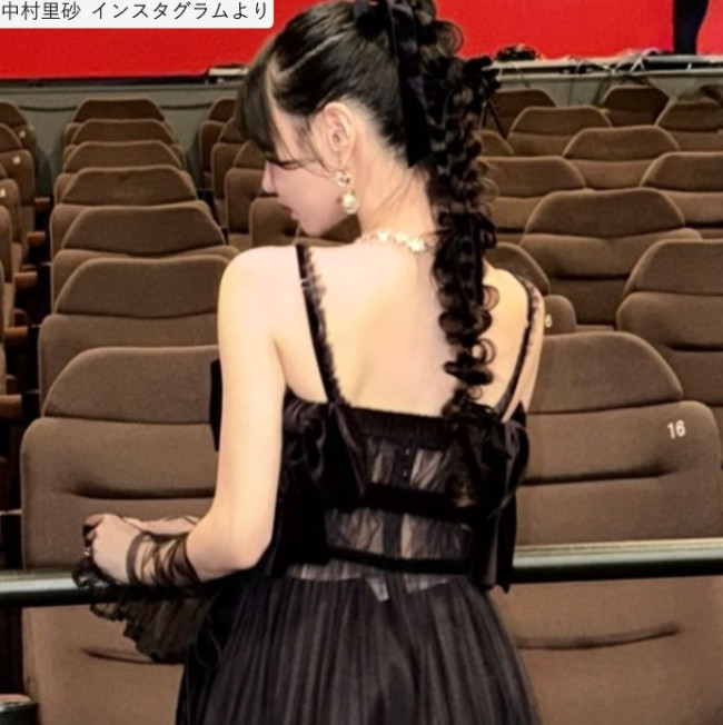 中村里砂、ソロショット　※「中村里砂」インスタグラム