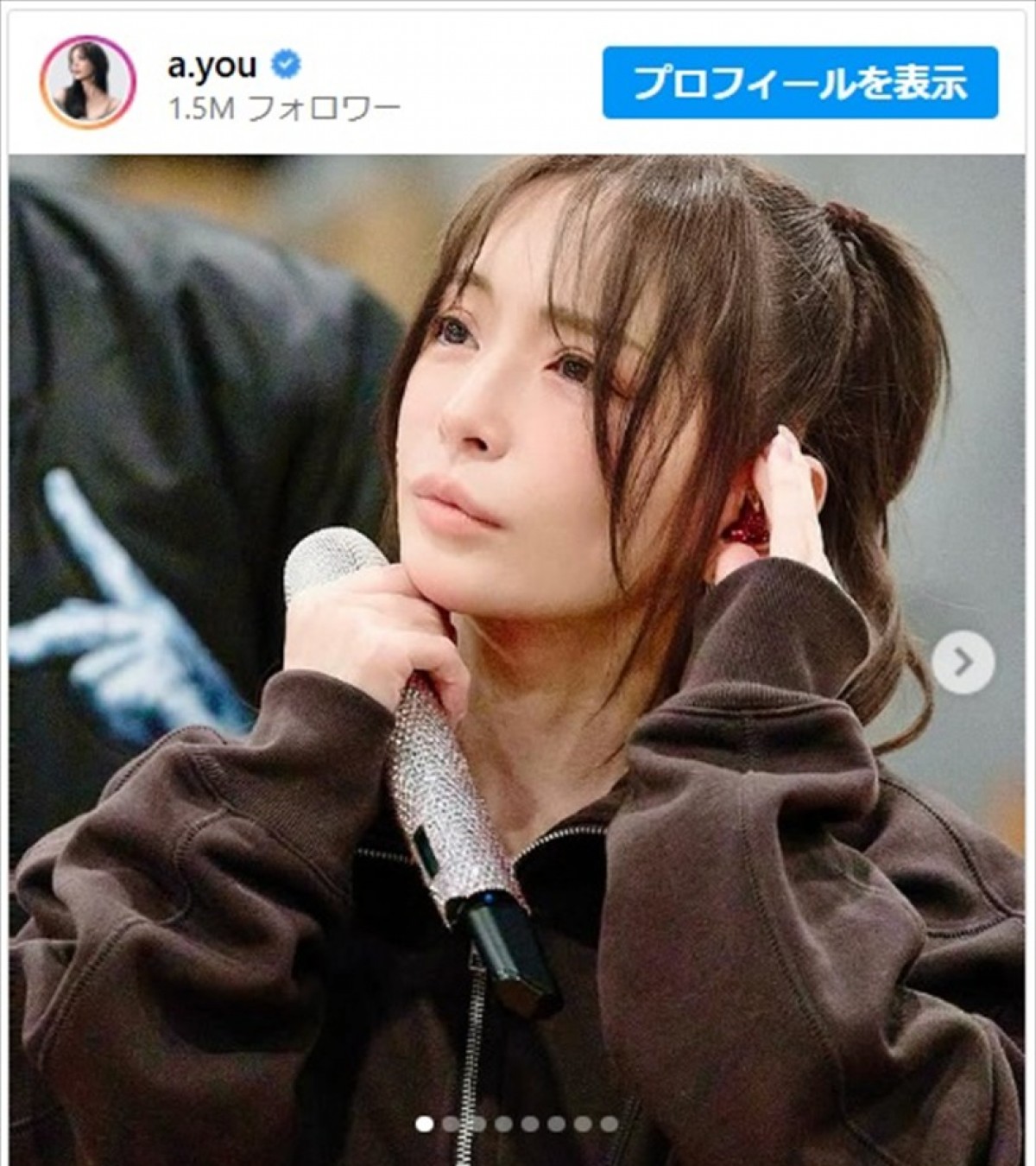 浜崎あゆみ、萌え袖がかわいいカジュアルコーデ ※「浜崎あゆみ」インスタグラム