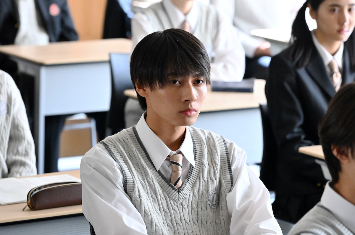 『御上先生』第2話　“御上”松坂桃李、“神崎”奥平大兼による不倫記事について生徒たちに討論させる