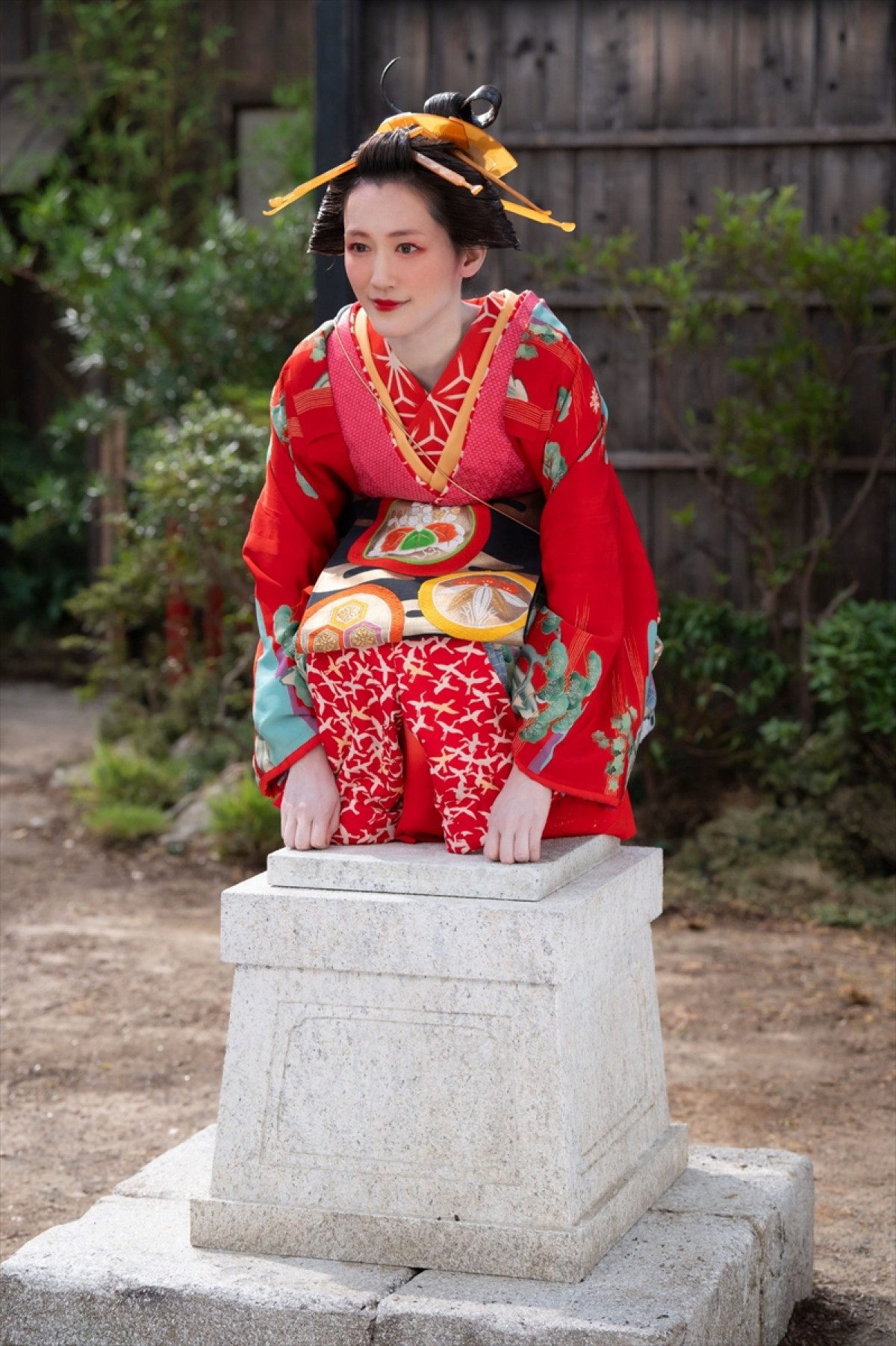 綾瀬はるか、大河ドラマ『べらぼう』語りだけでなく出演も！　九郎助稲荷役で花魁はじめ様々な姿で登場