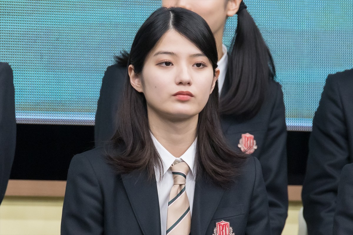 松坂桃李＆吉岡里帆、生徒役・奥平大兼の暴露に「見られてる（笑）」「恥ずかしい」