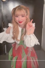 芹澤もあ、アイドル衣装姿　※「芹澤もあ」TikTok