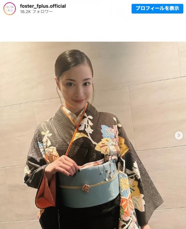 着物姿の広瀬すず　※「フォスター／フォスター・プラス」インスタグラム