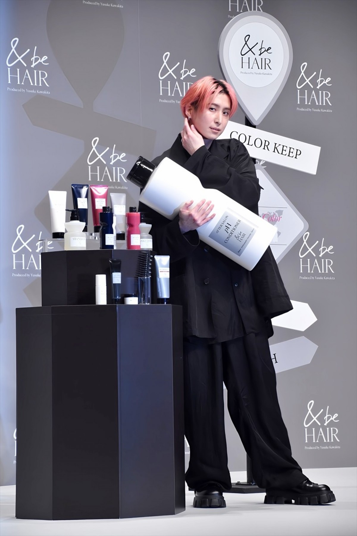 Snow Man・佐久間大介、河北裕介のスタイリングで色気全開“大人の男性”に　＜＆be HAIR＞ブランドアンバサダー就任
