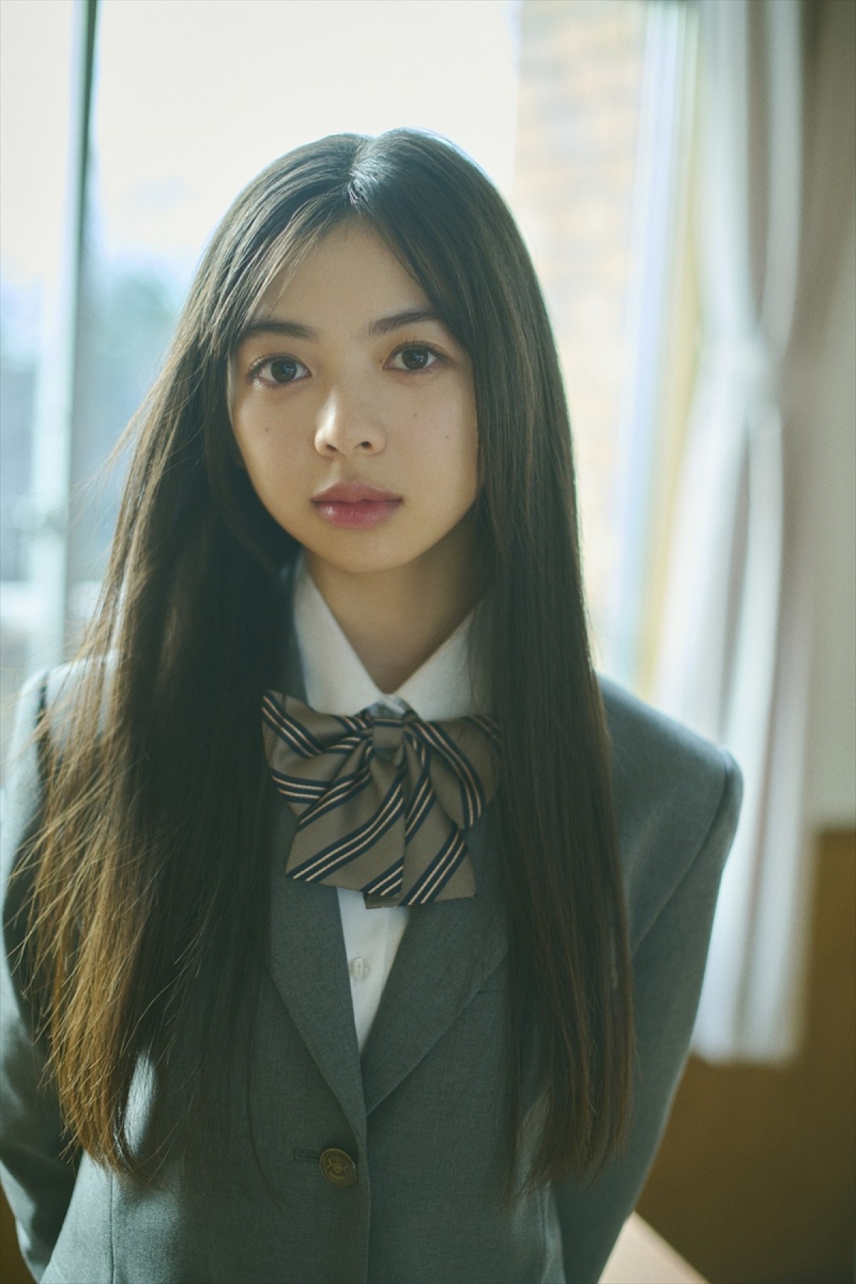 乃木坂46・6期生、海邉朱莉＆長嶋凛桜、撮り下ろし写真＆手書きプロフィール公開